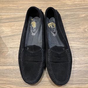 Women’s tods moccasin suede loafers
